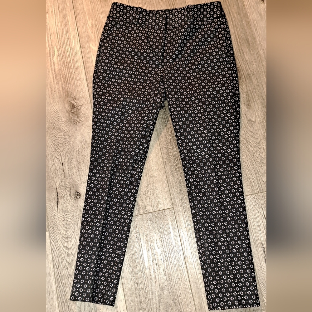 Loft skinny Marisa dress pants. Black with blues and lights yellow in pattern 2P